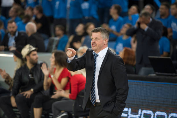 istock Basketball coach pointing his finger 1289431221