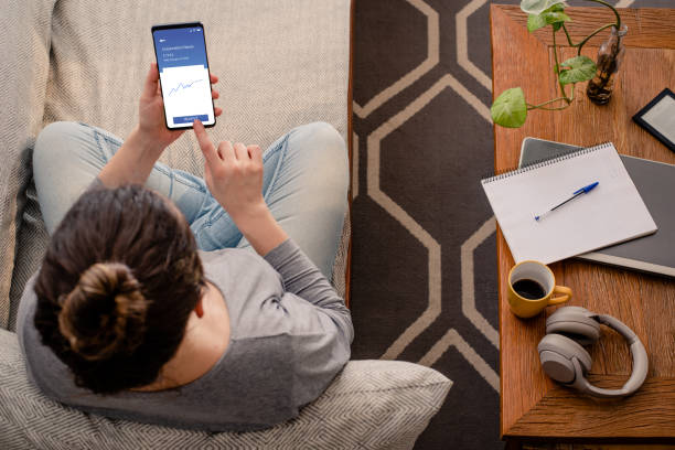 istock Woman using investment mobile app 1289471866