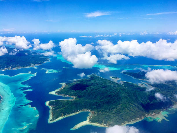 a incrível vista aérea do paraíso ilha bora bora, polinésia francesa - marquesas islands - fotografias e filmes do acervo