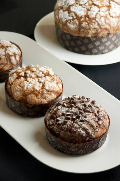 istock Panettone italian xmas dolce 1289486062