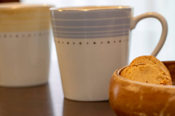 istock Cups and baked goods 1289498500