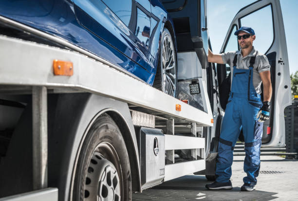 istock Repo Company Driver Towing Repossessed Vehicle 1289544713
