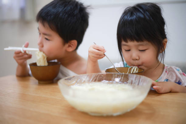 istock Children to eat 1289551073