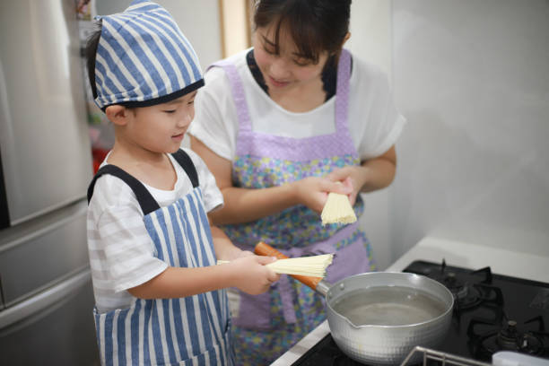 istock Parents and children boiling somen 1289551091