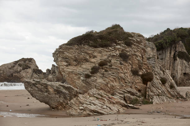 istock Rugged and rocky coastal scenic with rough surf. 1289551196
