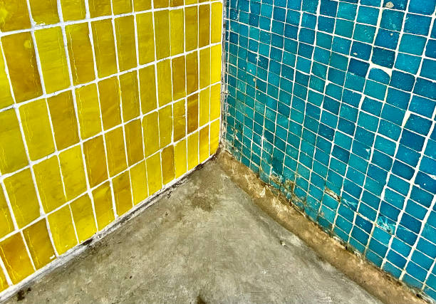 tuiles jaunes et bleues de mur - abstrait - wall tiles photos et images de collection