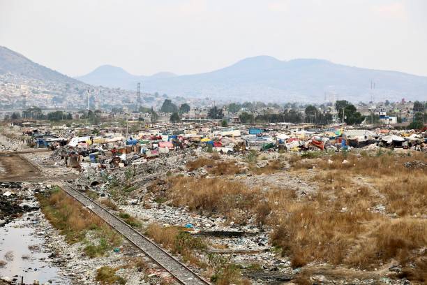 picture of landfill in latin America wide shot picture of Xochiaca former landfill in mexico city poverty mexico environment slum stock pictures, royalty-free photos & images