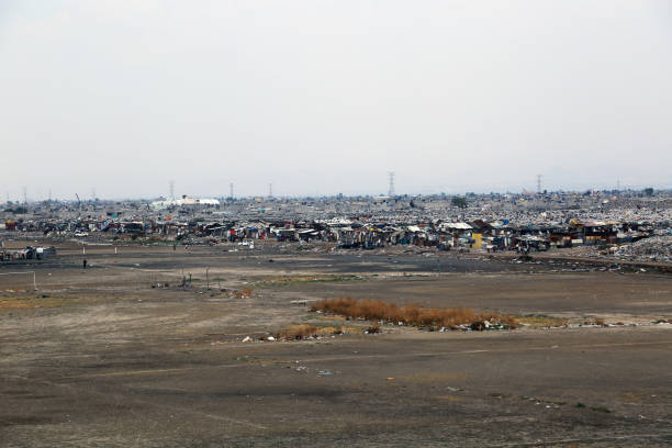 picture of landfill in latin America wide shot picture of Xochiaca former landfill in mexico city poverty mexico environment slum stock pictures, royalty-free photos & images