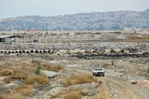 picture of landfill in latin America wide shot picture of Xochiaca former landfill in mexico city poverty mexico environment slum stock pictures, royalty-free photos & images