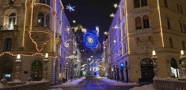 presern trg at christmas time at night, no people - ljubljana december winter christmas imagens e fotografias de stock