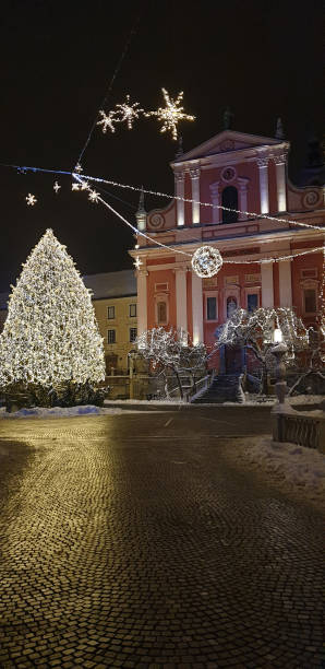 presern trg at christmas time at night, no people - ljubljana december winter christmas imagens e fotografias de stock
