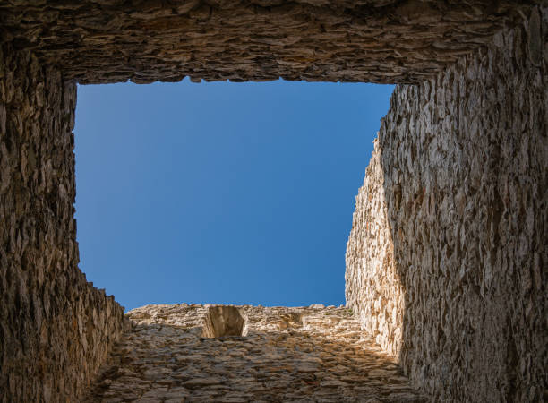 istock Open tower without roof with view into the sky 1289587221