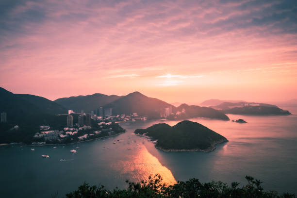 Overlooking view of Middle islands, buildings in seaside at Deep Water Bay, Hong Kong seen form brick hill (nam long shan) in sunrise time Overlooking view of Middle islands, buildings in seaside at Deep Water Bay, Hong Kong seen form brick hill (nam long shan) in sunrise time aberdeen hong kong photos stock pictures, royalty-free photos & images