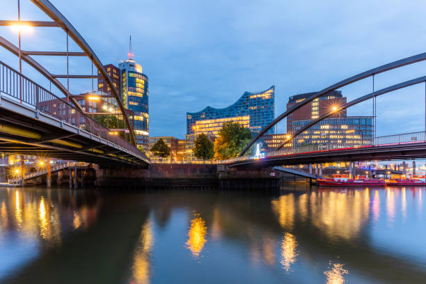 istock Bridges to the Hamburg Elbphilharmonie. 1289588008