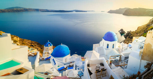 istock Oia, traditional greek village 1289597889