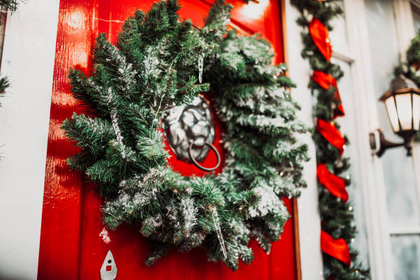 istock christmas holiday decor decoration wreath 1289598104