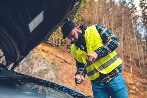 istock Car breakdown on the road in winter conditions 1289647322