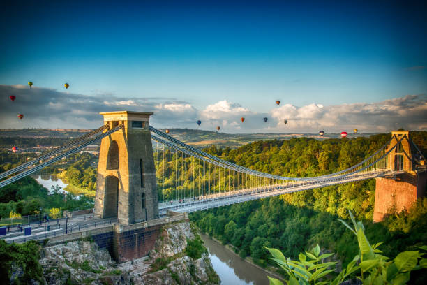 Hot air balloons in flight over Avon Gorge, Bristol, Avon, England, Britain Clifton Suspension bridge with hot air balloons from Bristol Balloon Fiesta ballooning festival stock pictures, royalty-free photos & images