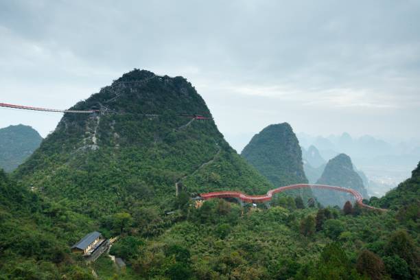 spettacolare punto panoramico della foresta di picco carsico - bridge beauty in nature travel destinations yangshuo foto e immagini stock