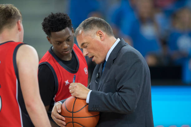 istock Coach signing on basketball 1289707327