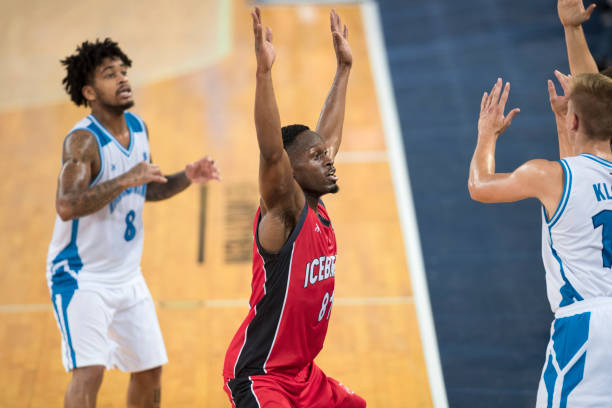 istock Basketball players celebrating their victory 1289707511