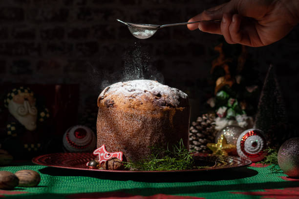 istock Finishing the panettone 1289715006