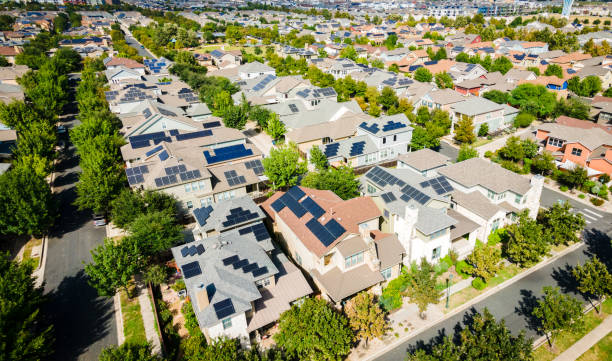 istock Sustainable Modern Suburb Living 1289752199