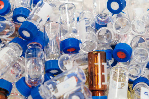 istock Dirty used chromatographic vials with blue caps. HPLC analysis at analytical chemistry laboratory. Development of pharmaceuticals and vaccines. Chemical waste 1289767977