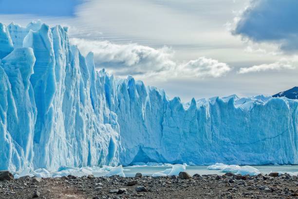 parede de gelo geleira no lago - ice climbing - fotografias e filmes do acervo