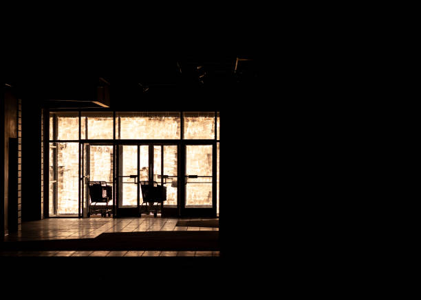 istock An Abandoned and Deserted Store 1289787773