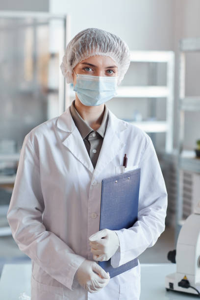 istock Female Medic in Lab 1289792959