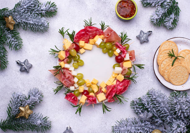 istock Appetizers in shape of Christmas wreath 1289793134