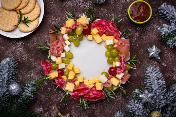 istock Appetizers in shape of Christmas wreath 1289793136