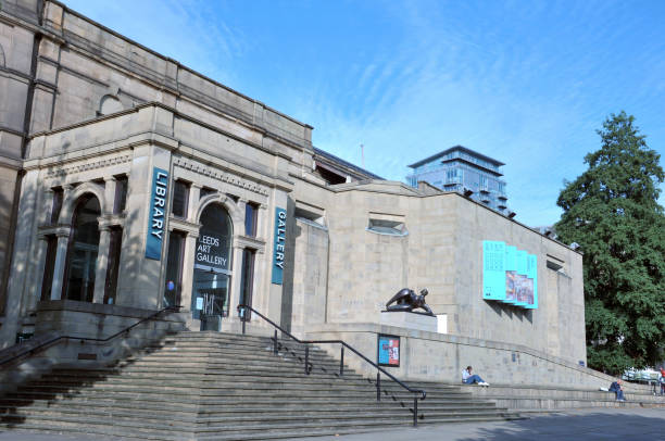 leeds biblioteca arte e henry moore galleria sul copricapo nel centro della città - leeds england museum famous place yorkshire foto e immagini stock