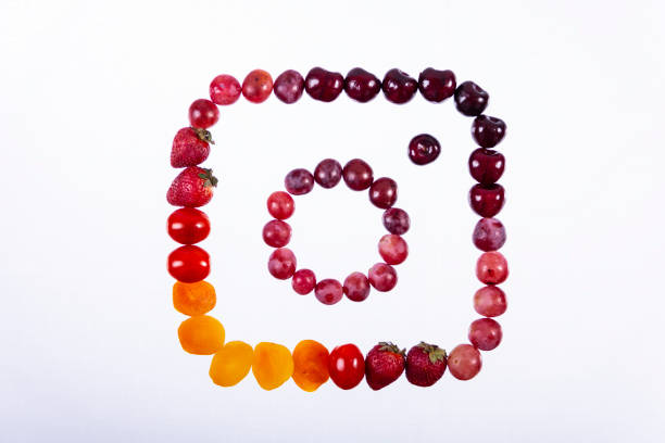 写真カメラ画像を形成する果物 - cherry tomato flash ストックフォトと画像
