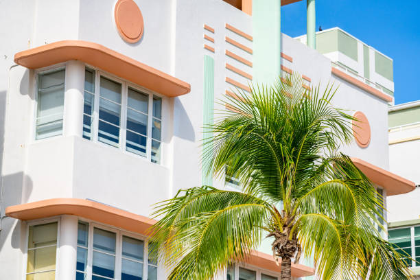 istock Historic district Miami Beach Ocean Drive 1289831661
