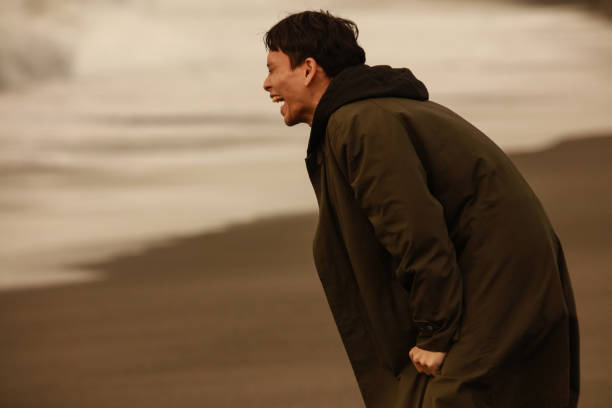 istock A man yelling at the sea 1289892111
