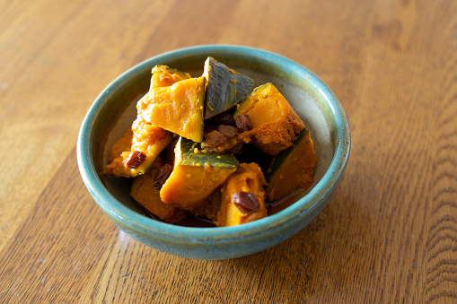 Japanese food.
Simmered Kabocha Squash. Vegan food.
Simmered pumpkin with raisins.
A taste of mother's cooking.
Healthy Japanese food culture.
Served on a deep ceramic plate.