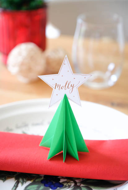 istock Origami Christmas tree place card 1289941374