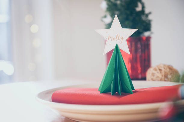 istock Origami Christmas tree place card 1289944860