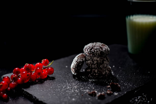 istock Fresh crinkle cookies for Christmas 1289951192