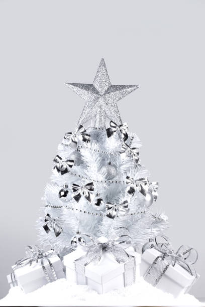 istock Christmas tree and gifts 1289954109