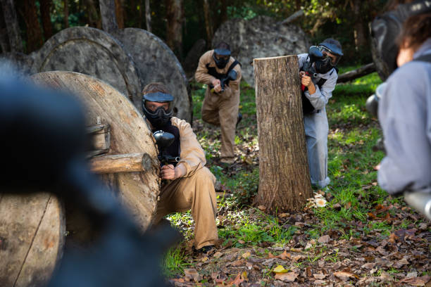 istock Men and women playing paintball 1289962649