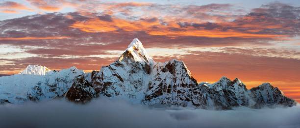 mount ama dablam w drodze do everest base camp - ama dablam zdjęcia i obrazy z banku zdjęć