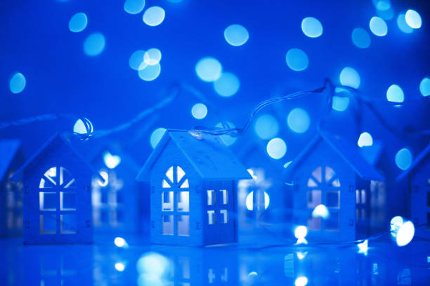 istock Glowing houses Christmas card 1289968912