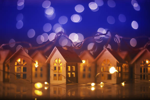 istock Glowing houses Christmas card 1289968971