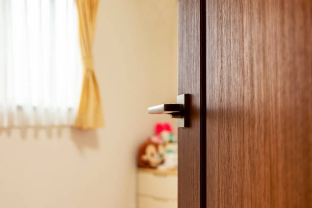 istock Open the door and enter the room 1289985056