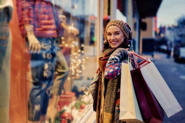istock Christmas shopping 1290047966
