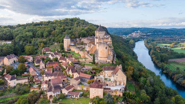 aerial view of medieval town in dordogne, France castelnaud, france. 10th october, 2020:views of castelnaud la chapelle medieval town, France sarlat la caneda stock pictures, royalty-free photos & images