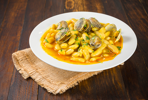 Homemade white beans with clams